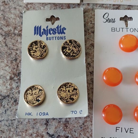 Vintage Buttons Lot of 11 - Picture 2 of 12